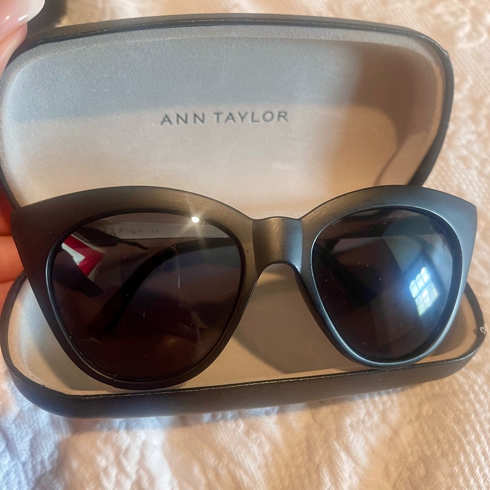 ANN TAYLOR MATTE CATEYE SUNGLASSES